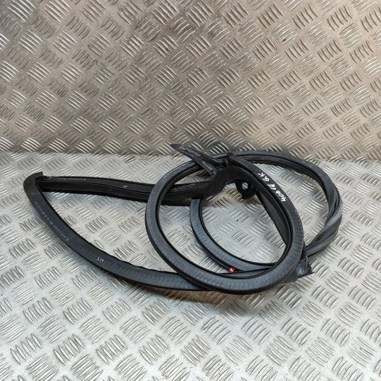 Rubber seal rear door – Volkswagen Arteon (2017-)