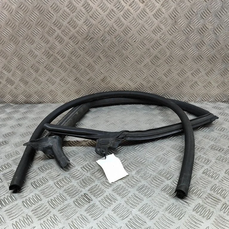 Rubber seal rear door 4G8833707A