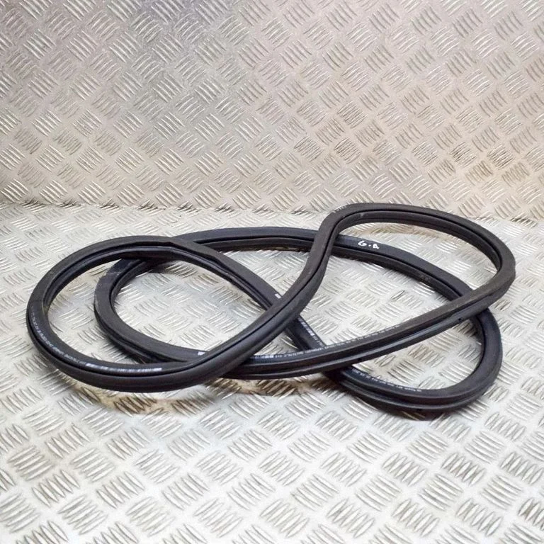 Rubber seal rear door 5H4867914