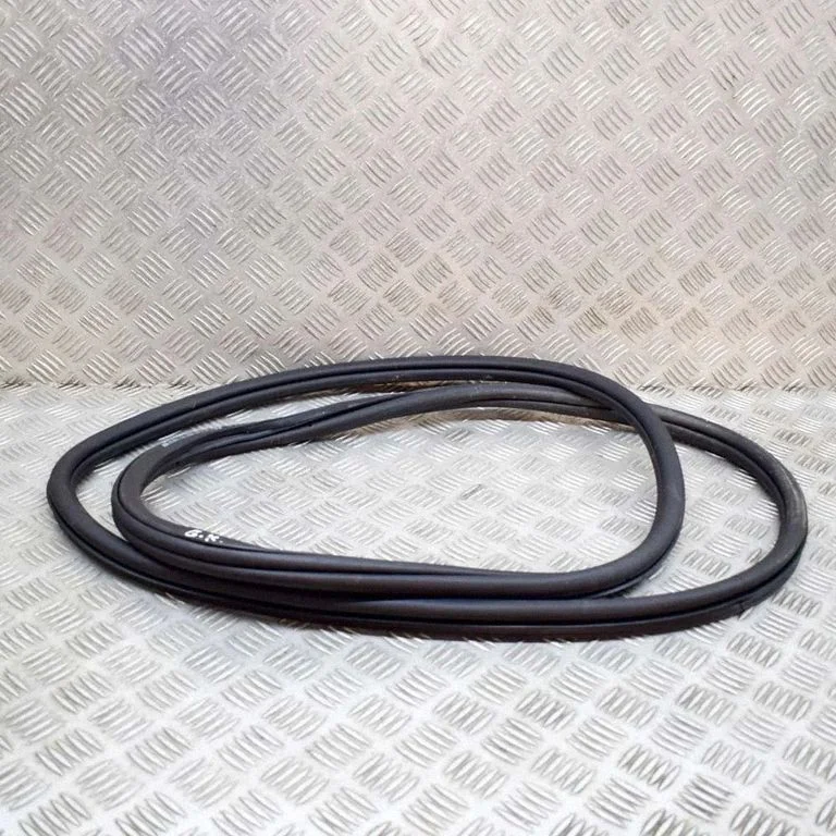 Rubber seal rear door 5H4867913