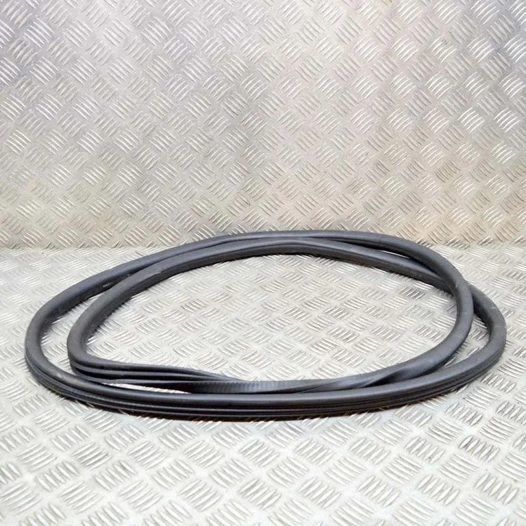Uszczelka drzwi tylnych 7P0867367H