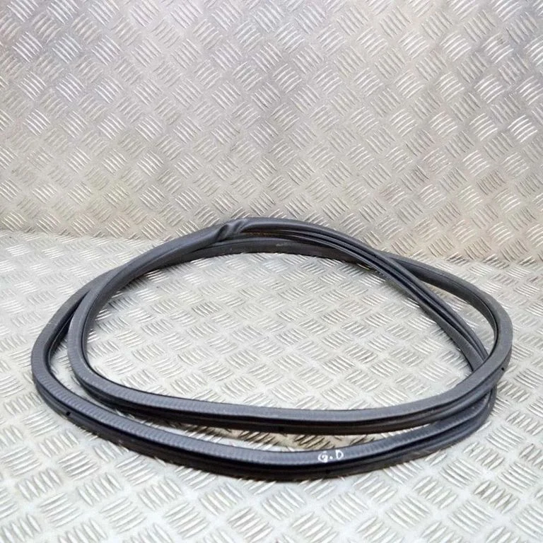 Uszczelka drzwi tylnych 7P0867367H