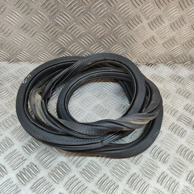 Tagaukse tihend 658867368