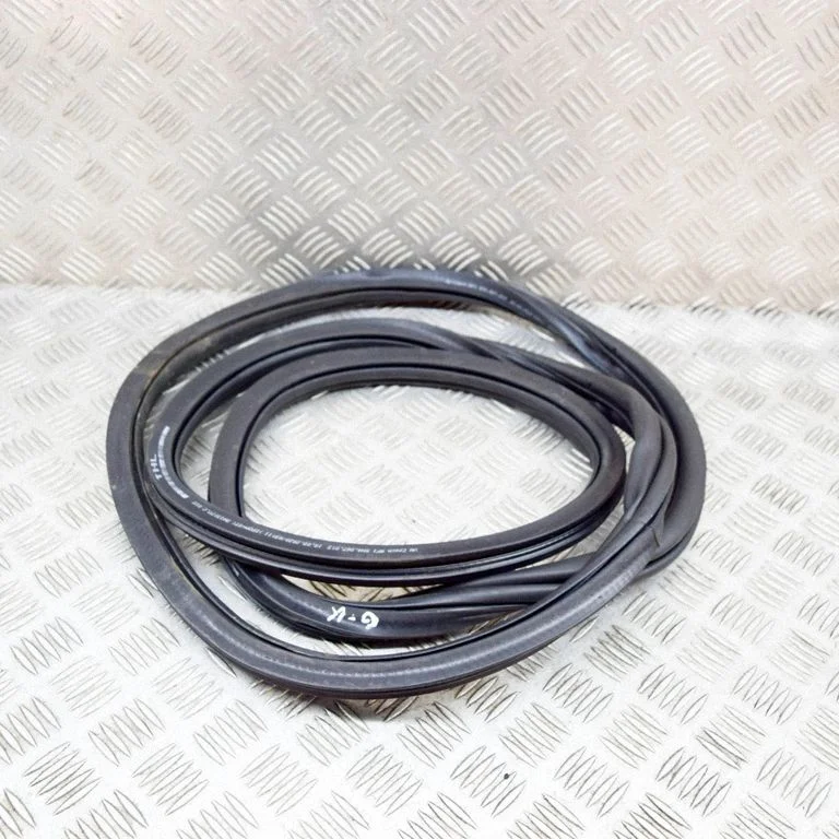 Rubber seal rear door 5H4867913
