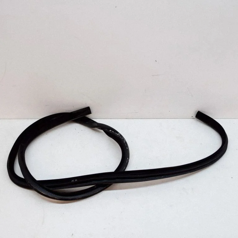 Aizmugurējo durvju blīvgumija HK83253A10A