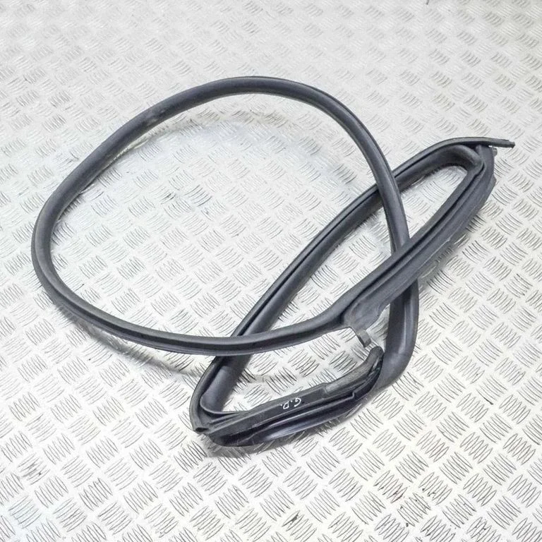 Rubber seal rear door – right