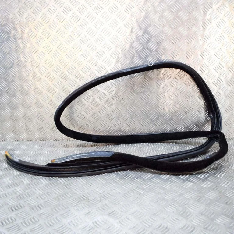 Rubber seal rear door – left