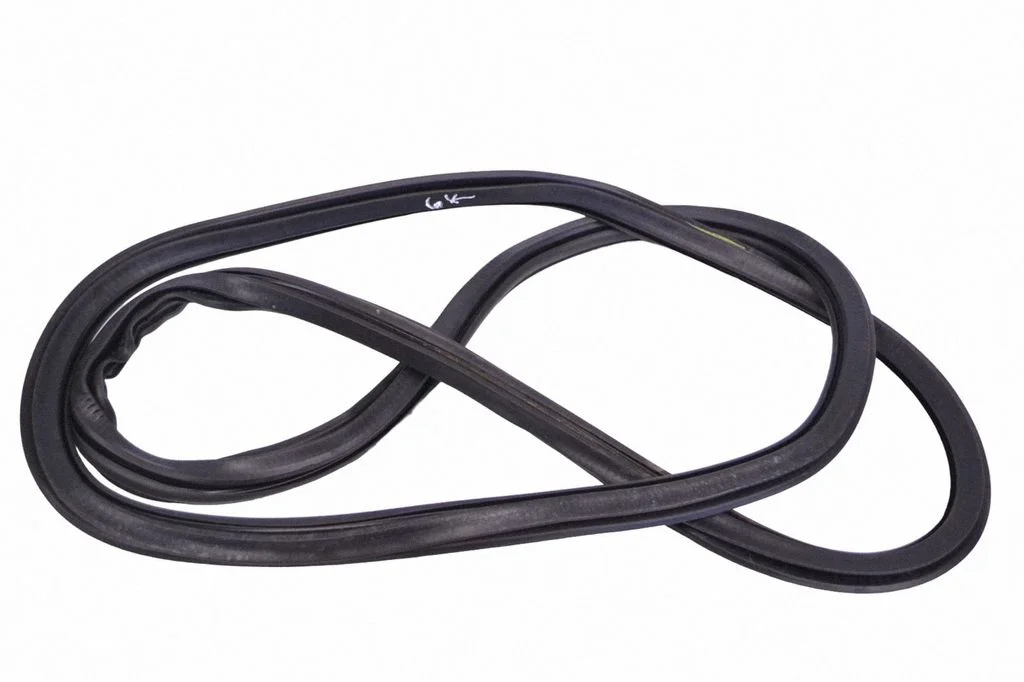 Rubber seal rear door – left