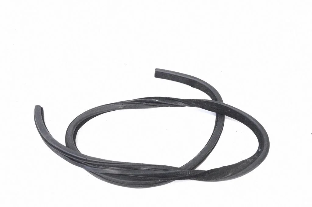 Rubber seal rear door – left
