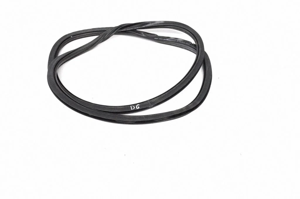 Rubber seal rear door – right