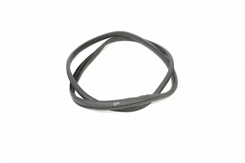 Rubber seal rear door 6D141358
