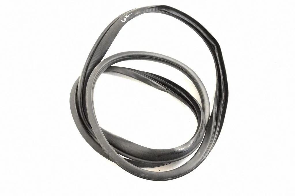 Rubber seal rear door – left
