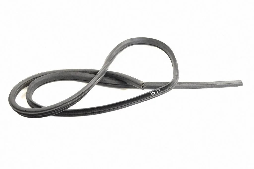 Rubber seal rear door – left