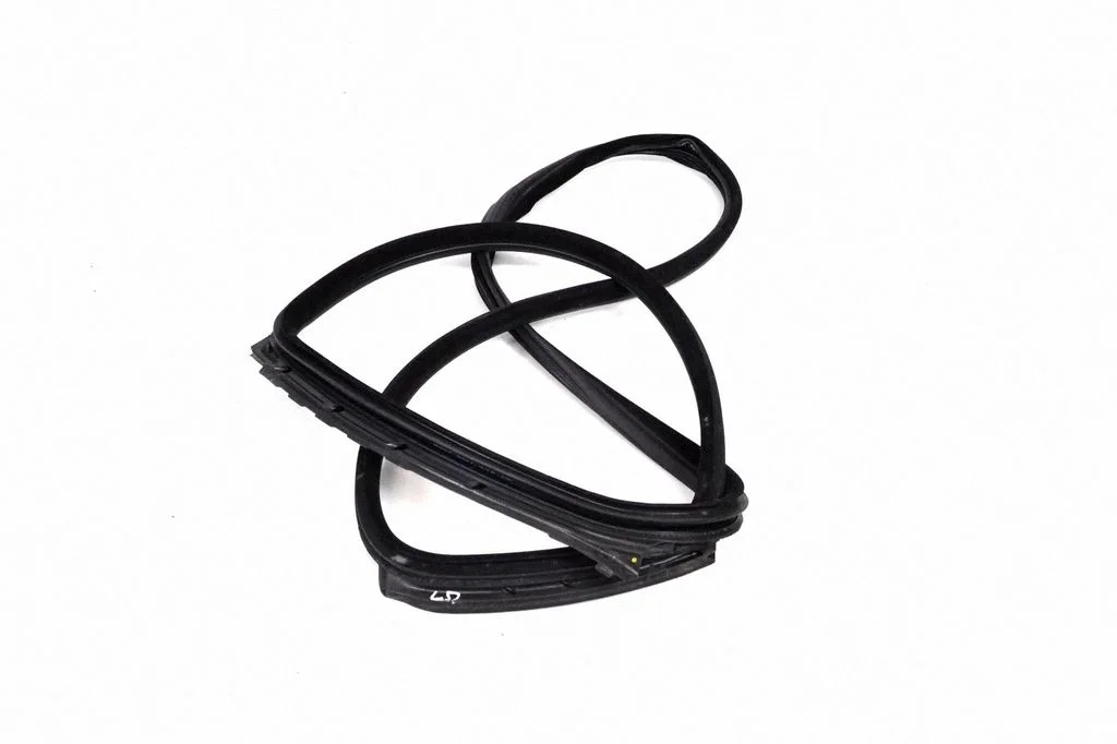 Rubber seal rear door – right