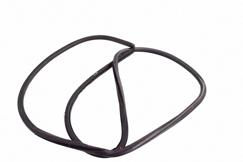 Rubber seal rear door – left