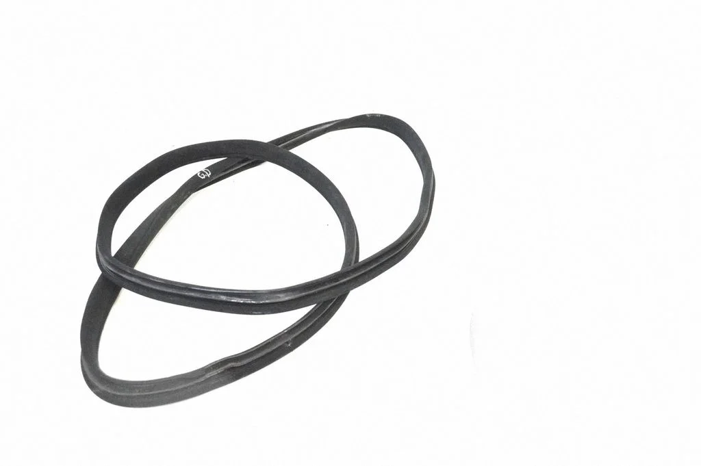 Tagaukse tihend – Mercedes-Benz C-klass AMG W204 (2007-2014)