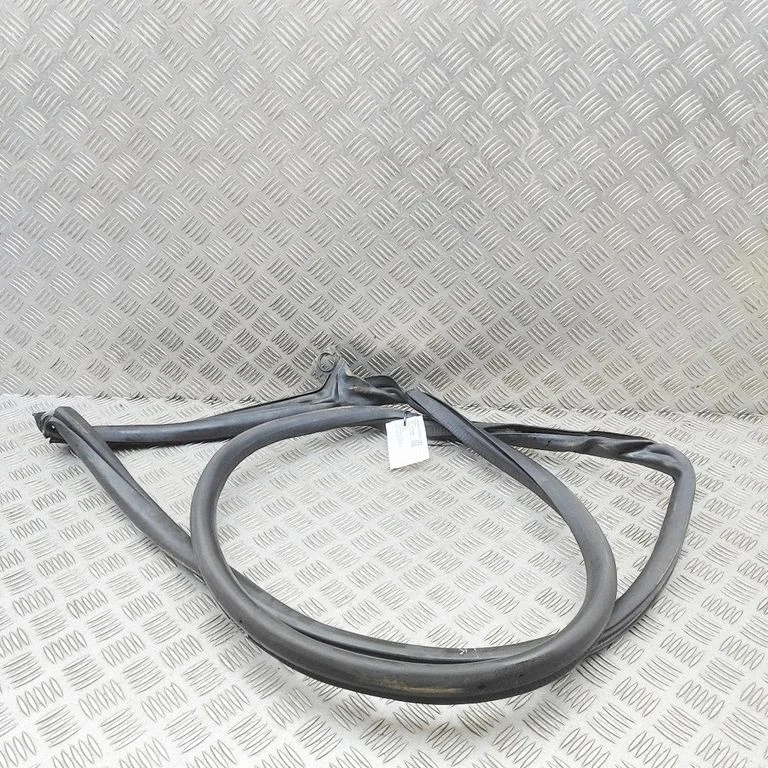 Rubber seal front coupe door 95C831721B