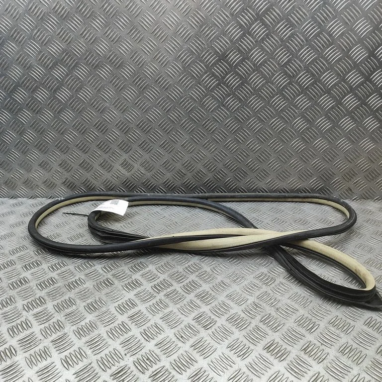 Rubber seal front coupe door 7213008002