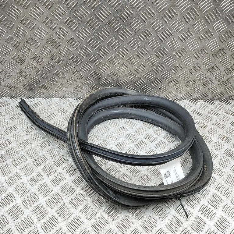 Rubber seal front coupe door 7E0837911B