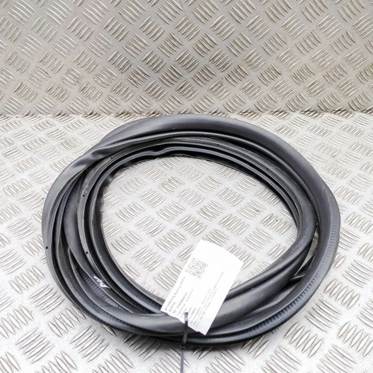 Blīvgumija (uz priekšējām durvīm) KBB368911A