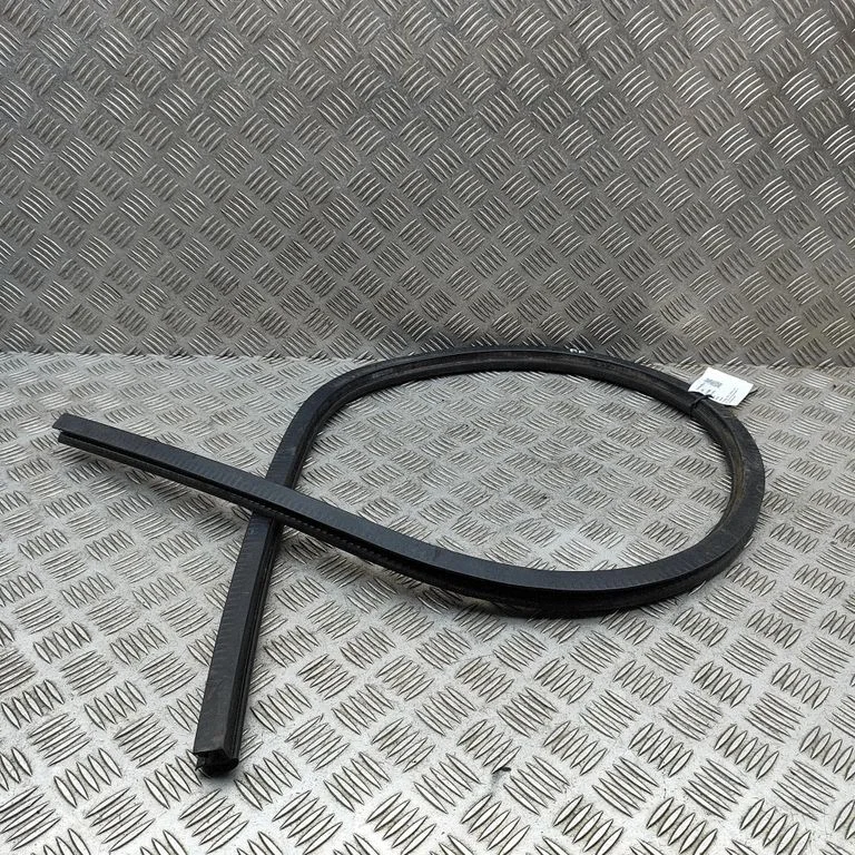 Rubber seal front coupe door 3W7867337