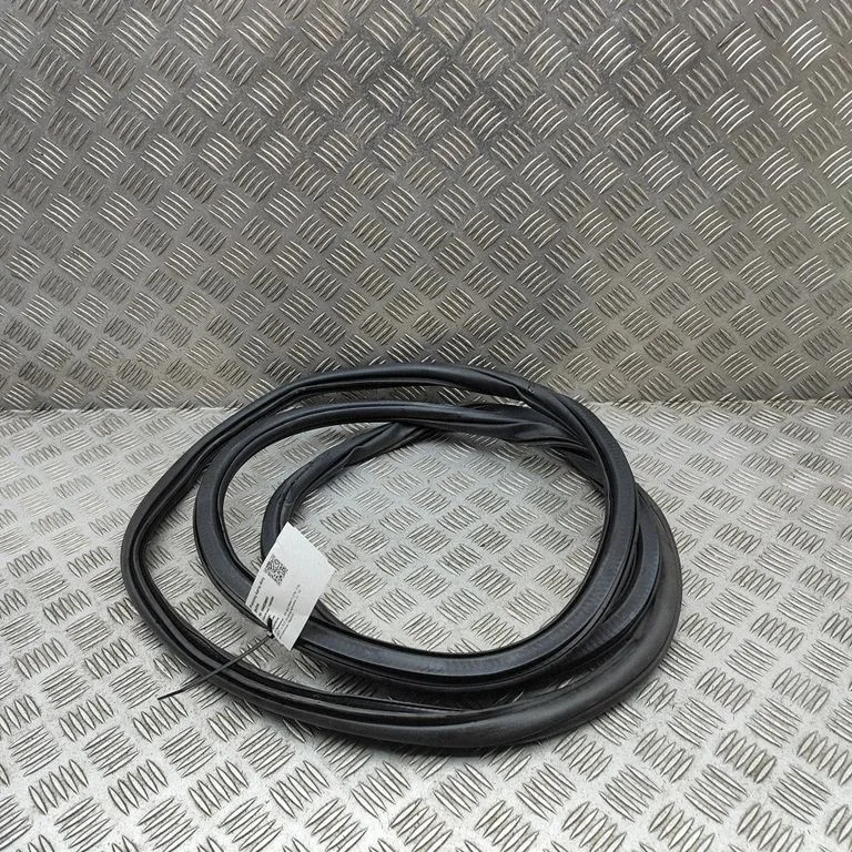 Rubber seal front coupe door 7T0837911J