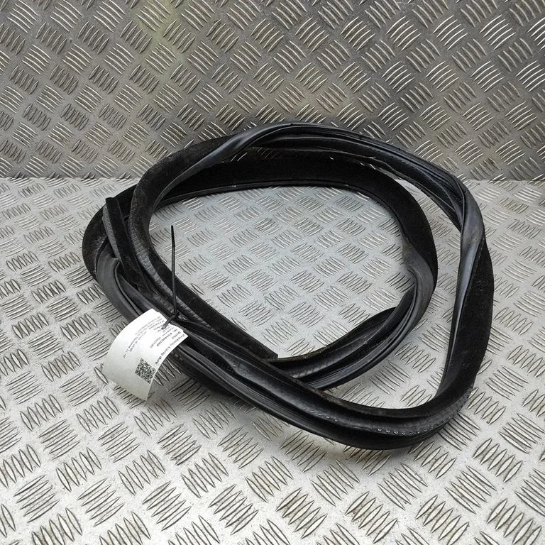 Blīvgumija (uz priekšējām durvīm) GX7320708A