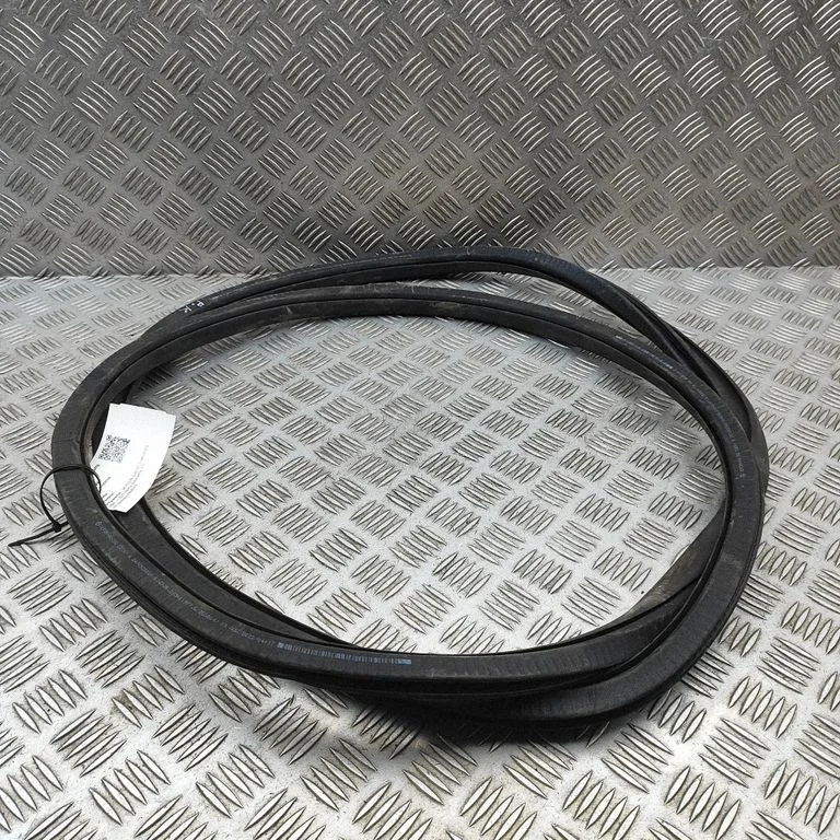 Blīvgumija (uz priekšējām durvīm) A2476920000