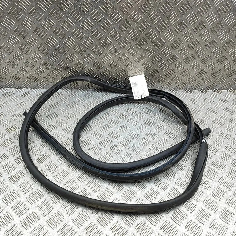 Blīvgumija (uz priekšējām durvīm) 808315SL0A