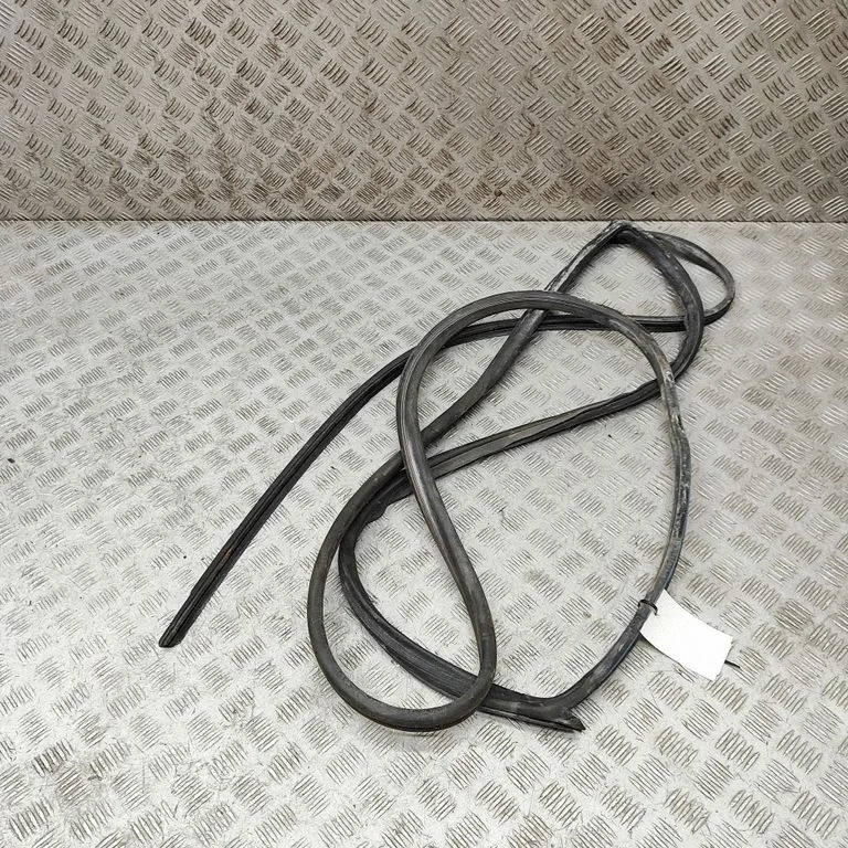 Rubber seal front coupe door – Mercedes-Benz S-Class W140 (1991-1999)