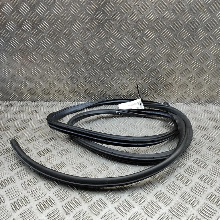 Blīvgumija (uz priekšējām durvīm) 63527SG010