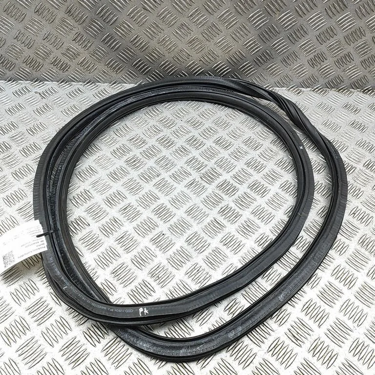 Rubber seal front coupe door 8W0831721