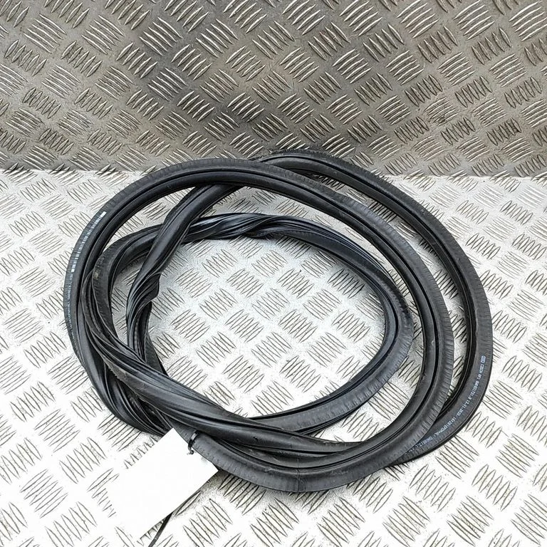 Rubber seal front coupe door 8W0831721B