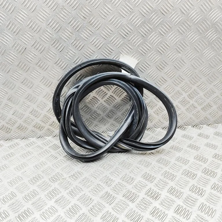 Kupee esiukse tihend KBB368911A – Mazda CX-80 (2024-)