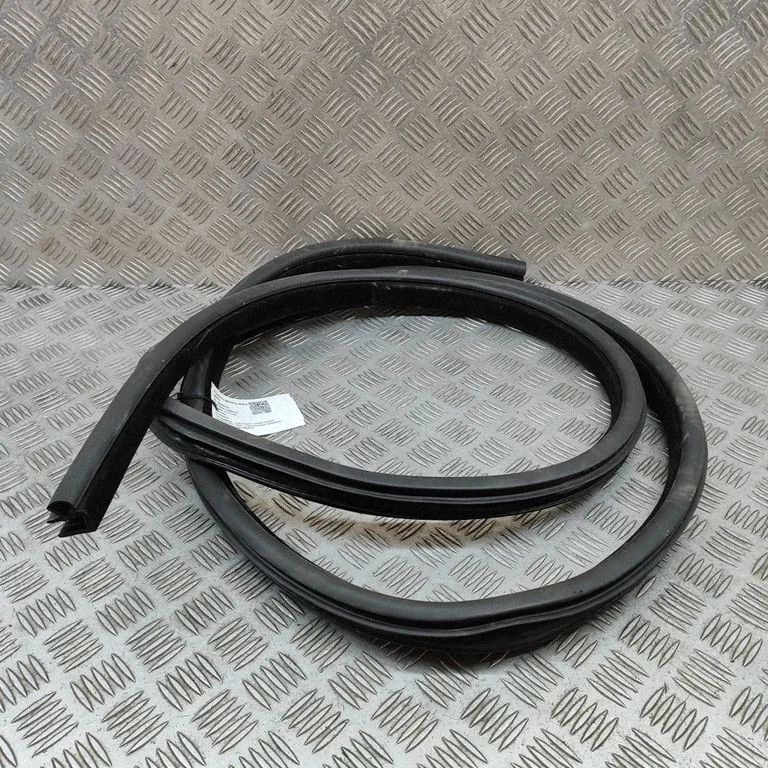 Rubber seal front coupe door – Land Rover Range Rover Sport L494 (2013-)