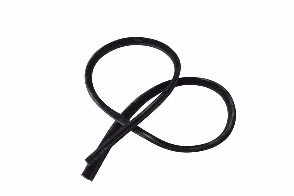Rubber seal front coupe door – left