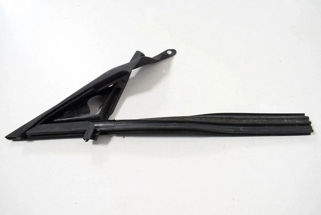Kupee esiukse tihend – BMW Series 4 M4 F82 F83 (2014-2020)