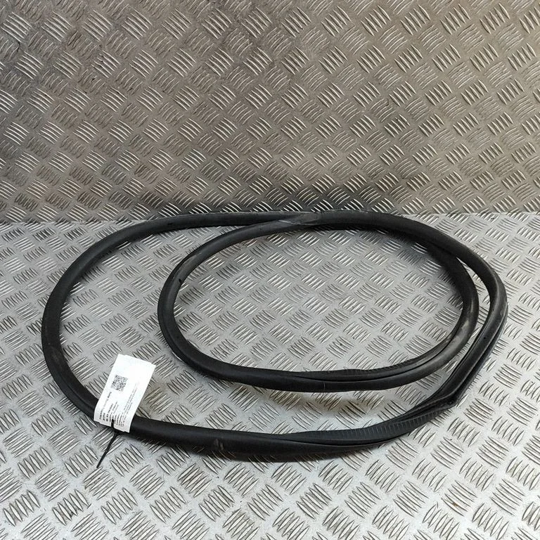 Blīvgumija (uz priekšējām durvīm) A2476920000