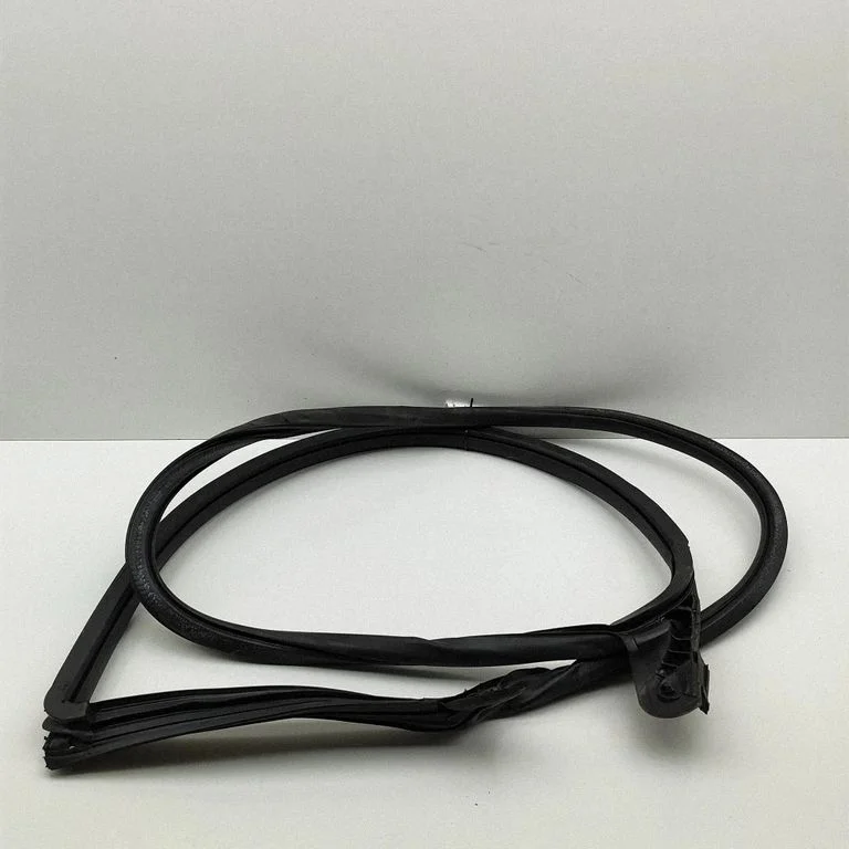 Kupee esiukse tihend 8W6831707