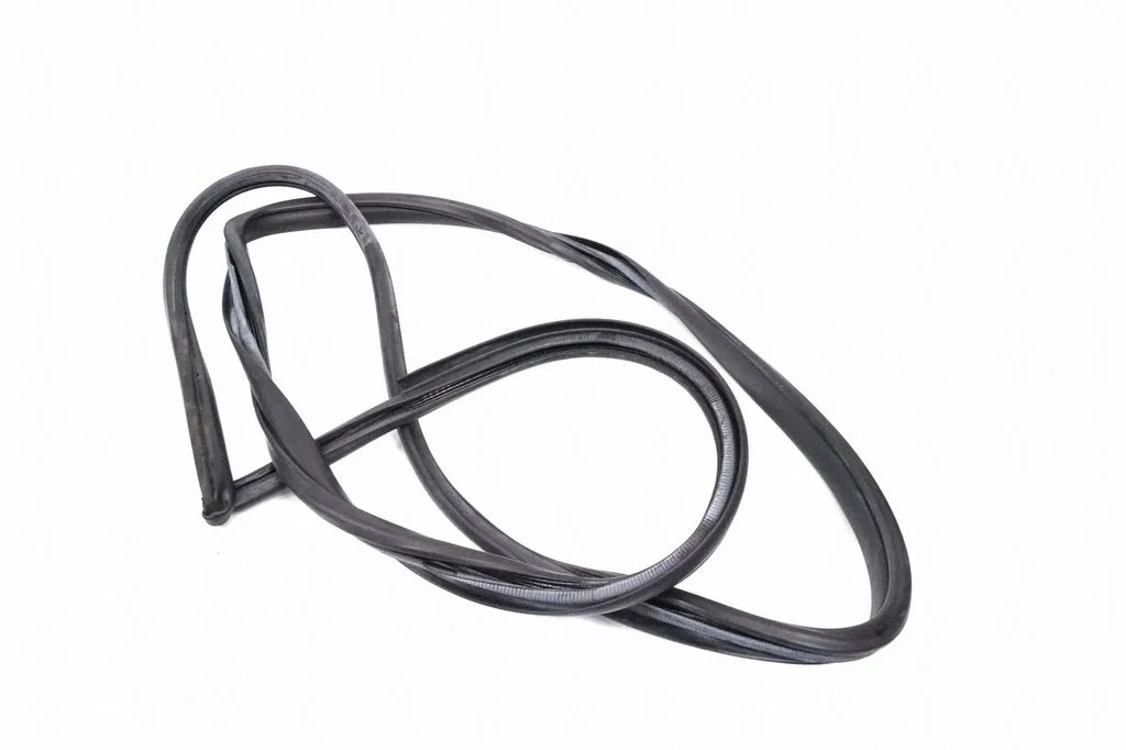 Rubber seal front coupe door – left