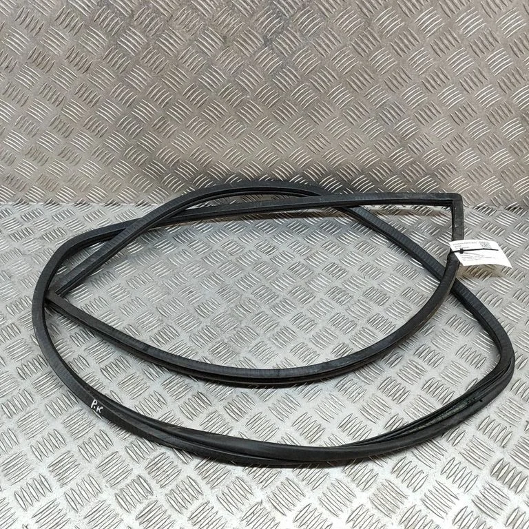 Blīvgumija (uz priekšējām durvīm) 37207879