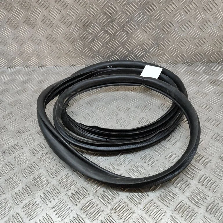 Blīvgumija (uz priekšējām durvīm) DFR568911A