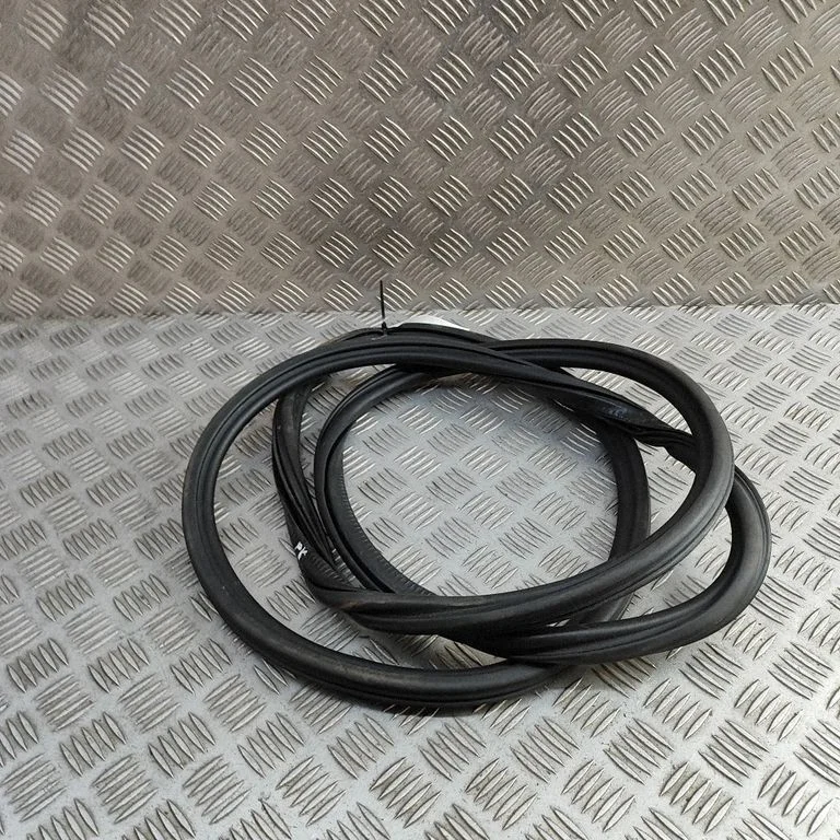 Rubber seal front coupe door 4G0837911A