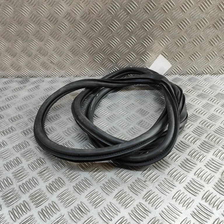 Rubber seal front coupe door 658867365B