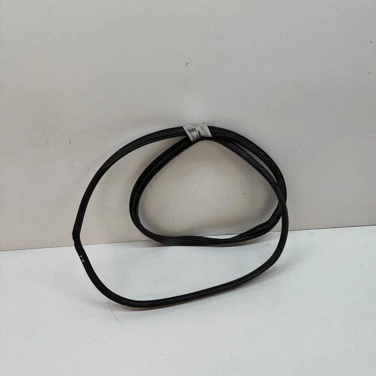 Blīvgumija (uz priekšējām durvīm) 6786202250
