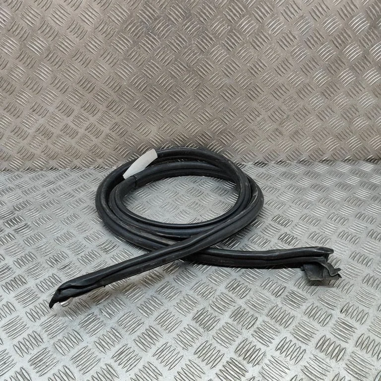 Blīvgumija (uz priekšējām durvīm) 98653707502