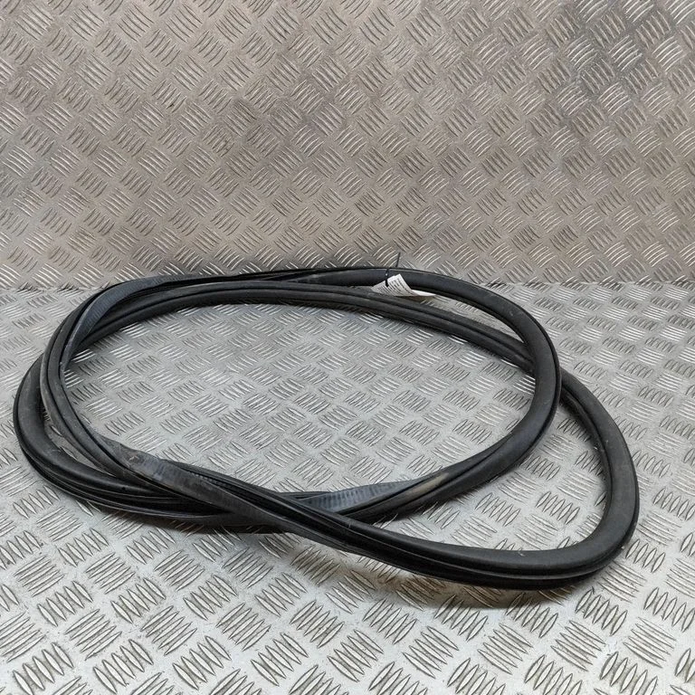 Blīvgumija (uz priekšējām durvīm) 11A867911B