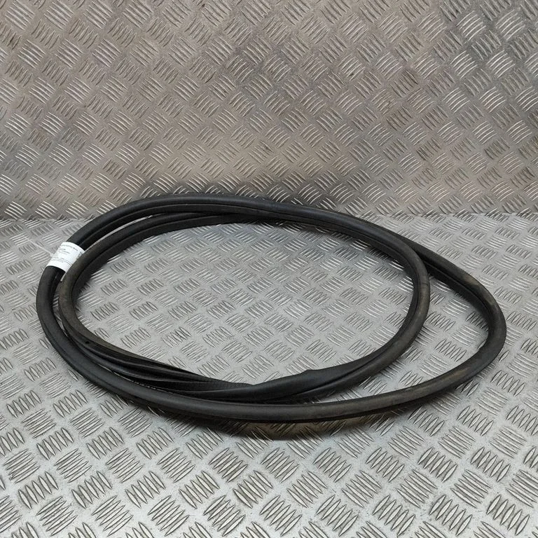 Blīvgumija (uz priekšējām durvīm) 9451505