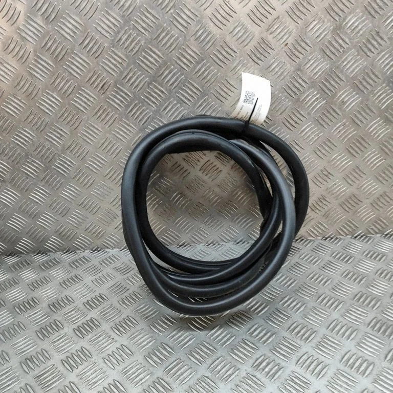 Kupee esiukse tihend 82110KL000