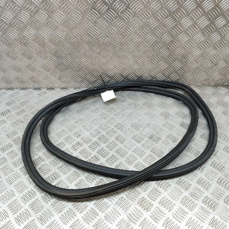 Rubber seal front coupe door – Porsche Macan (95B) (2014-2018)